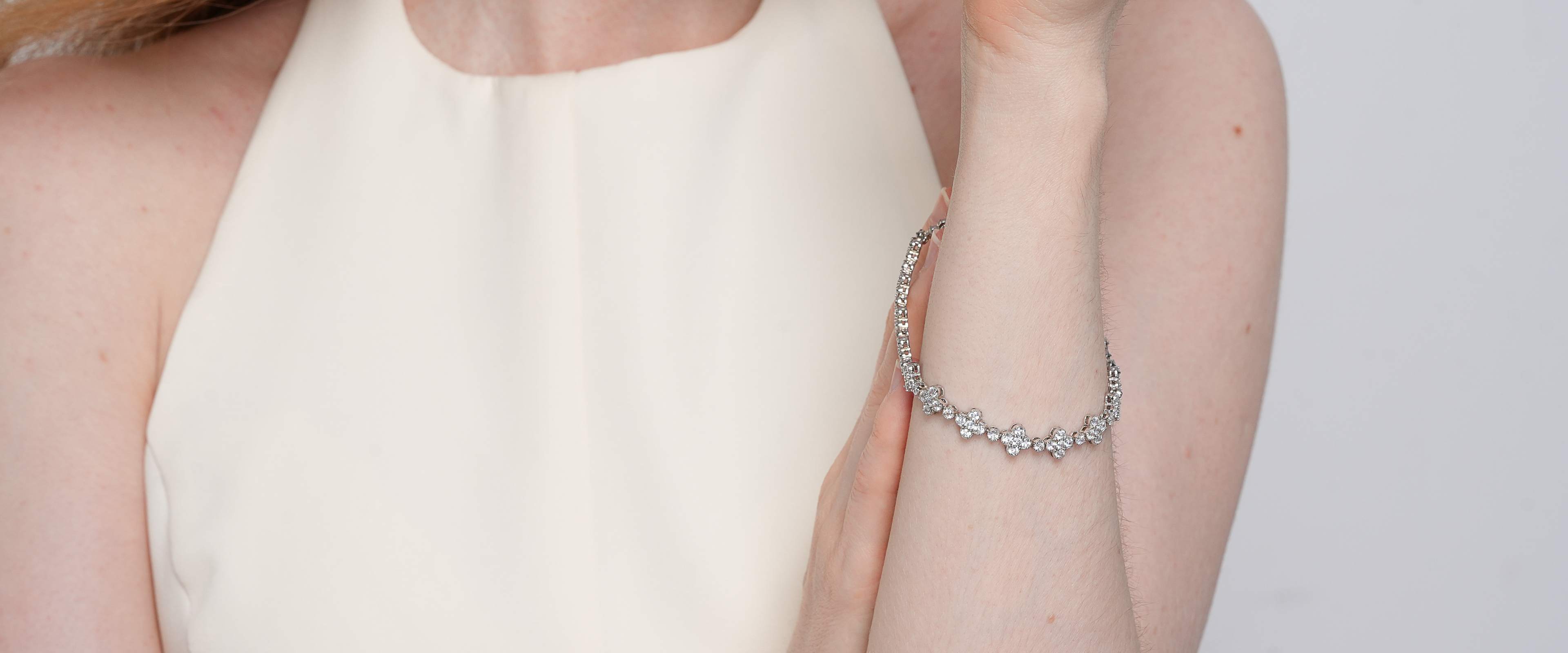 Shining Star Jewelry Women's VVS Diamond Moissanite Four Leaf Clover Bracelet Shining Star Jewelry Women's VVS Diamond Moissanite Four Leaf Clover Bracelet