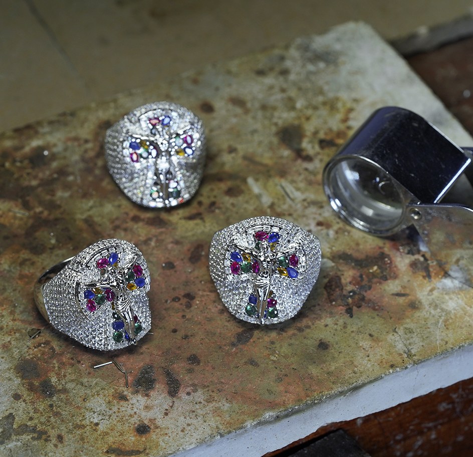Custom Hip Hop Jewelry Manufacturer & Wholesaler