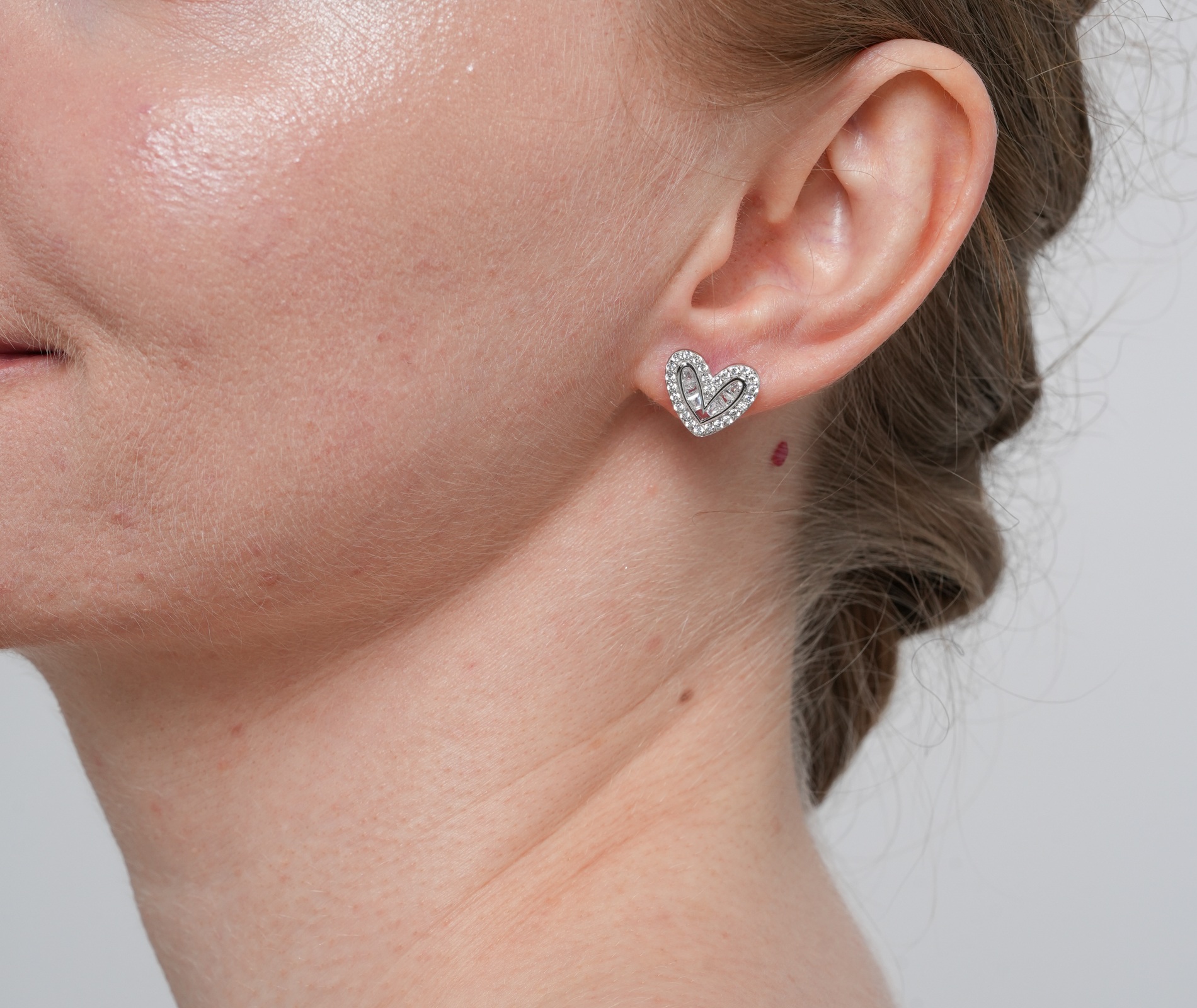 Shining Star Jewelry Simple Daily Style Girl's Silver Heart Shape Stud Earrings