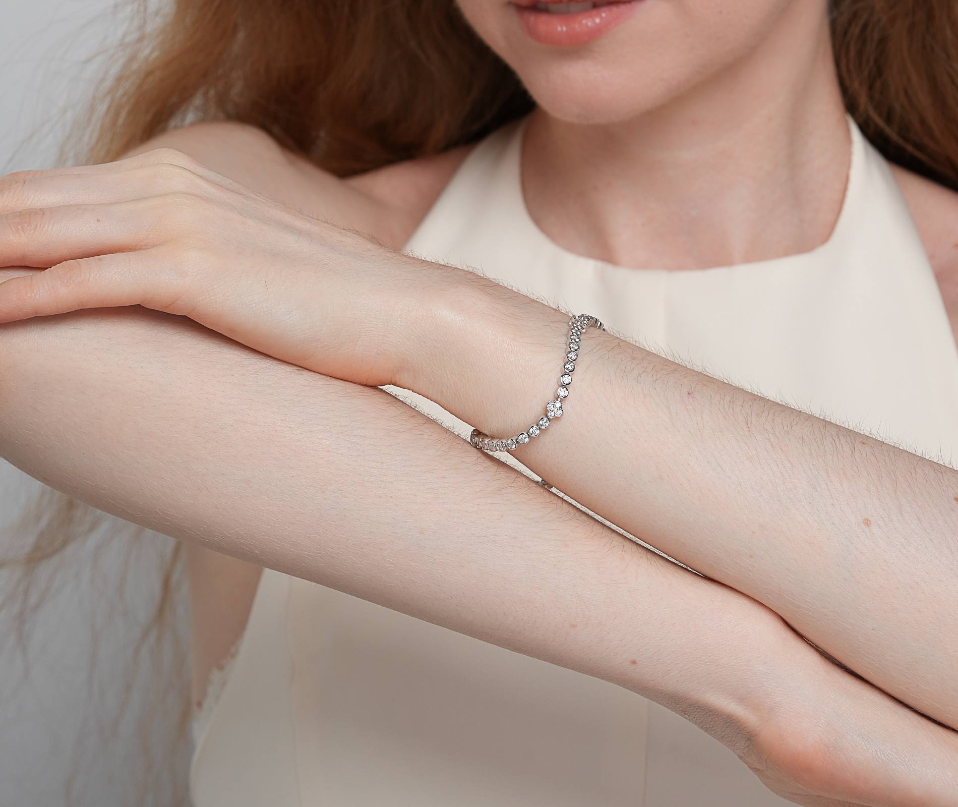 Shining Star Jewelry Moissanite Bezel Setting Colored Four Leaf Clover Bracelet Shining Star Jewelry Moissanite Bezel Setting Colored Four Leaf Clover Bracelet