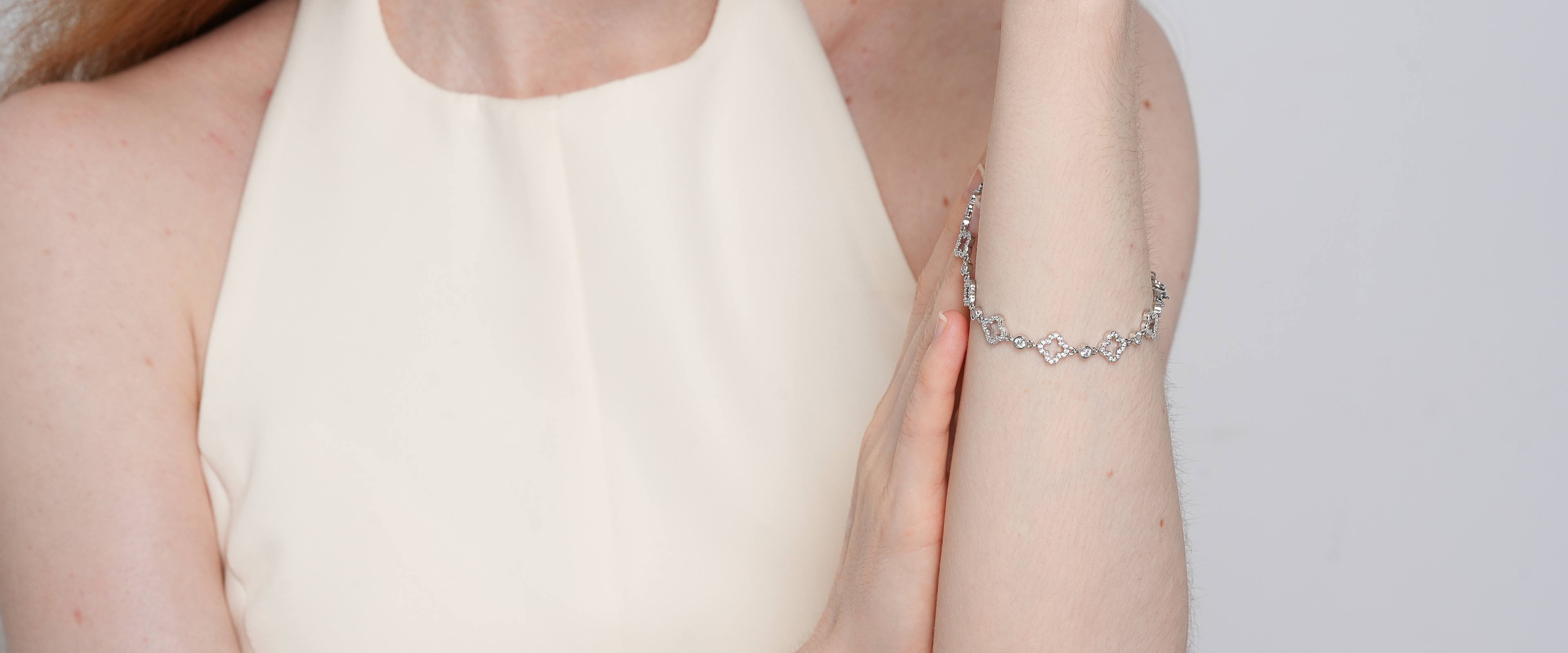 Shining Star Jewelry Iced Out Moissanite Women's Fine Four Leaf Clover Bracelet Shining Star Jewelry Iced Out Moissanite Women's Fine Four Leaf Clover Bracelet