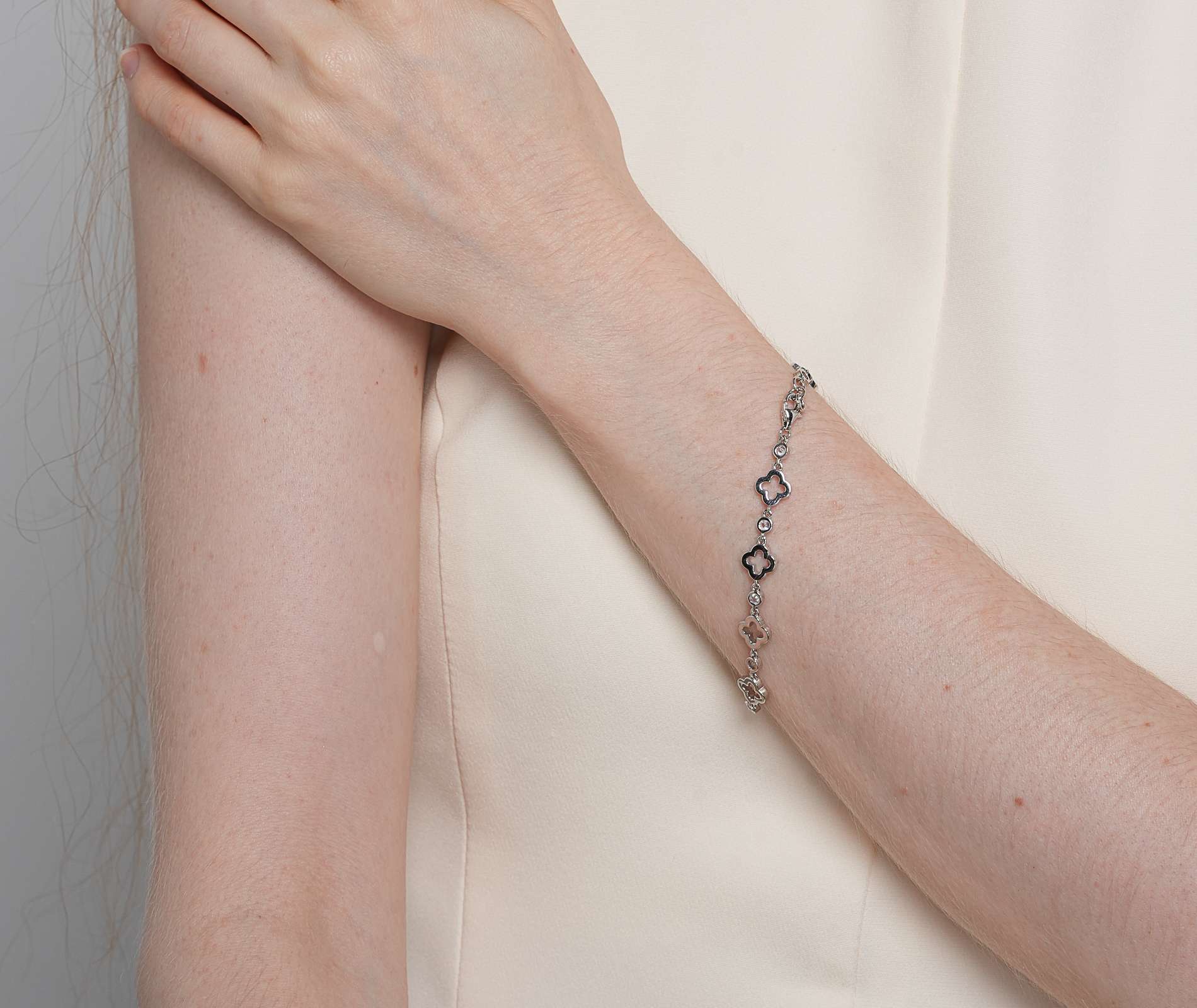 Shining Star Jewelry Iced Out Moissanite Women's Fine Four Leaf Clover Bracelet Shining Star Jewelry Iced Out Moissanite Women's Fine Four Leaf Clover Bracelet