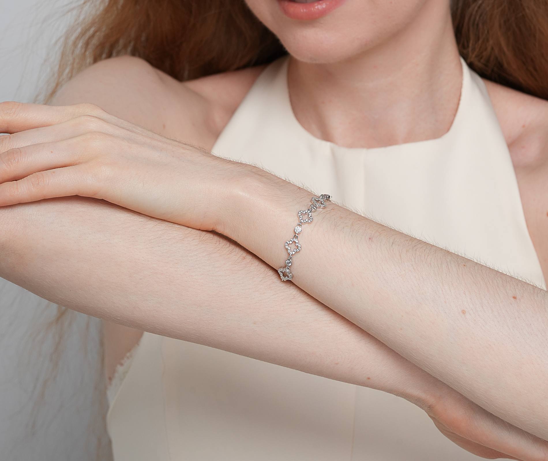 Shining Star Jewelry Iced Out Moissanite Women's Fine Four Leaf Clover Bracelet Shining Star Jewelry Iced Out Moissanite Women's Fine Four Leaf Clover Bracelet