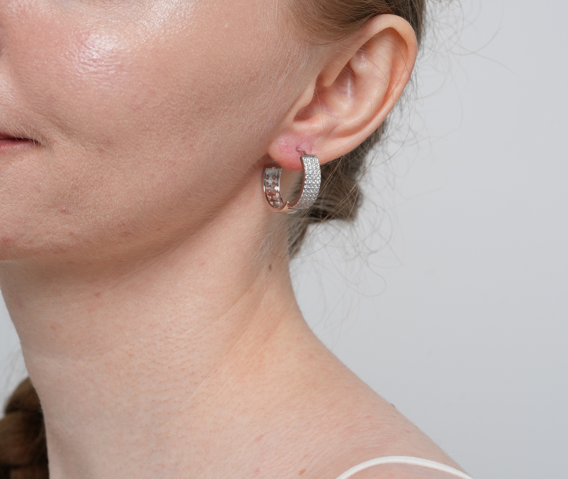 Shining Star Jewelry Fashion Trend 925 Silver Moissanite Huggies Earrings Women